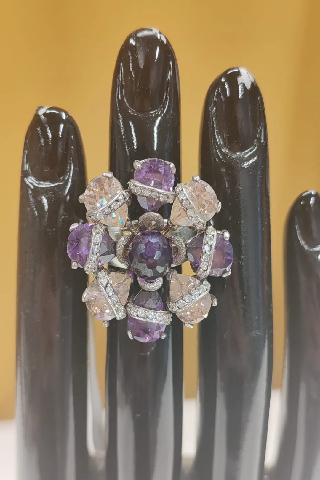 Vintage hopeasormukset