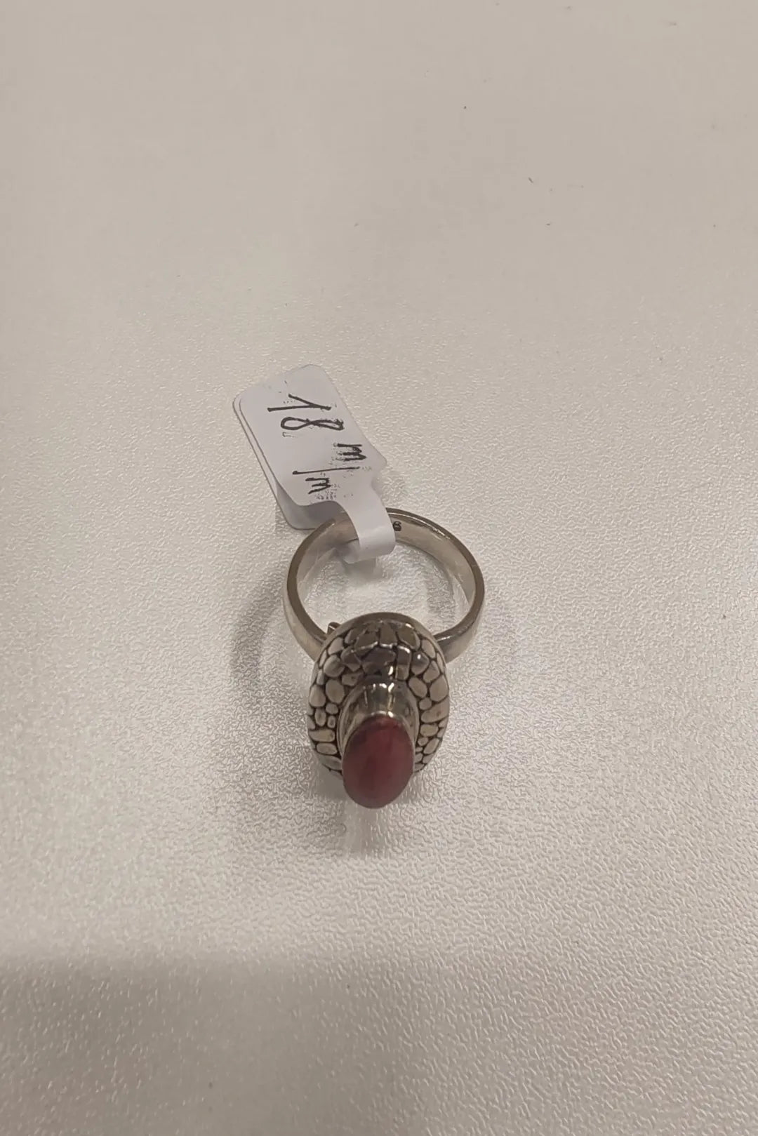 Vintage hopeasormukset
