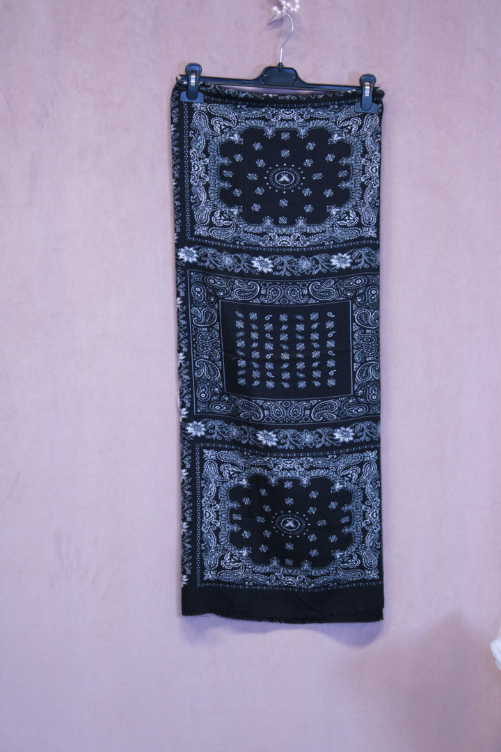 Huivi paisley kuosilla