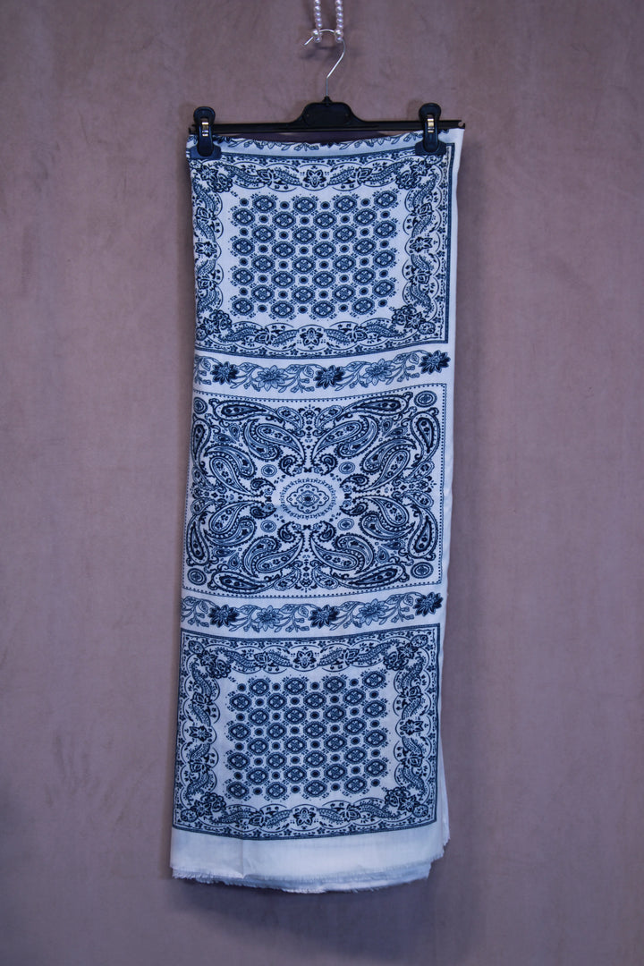 Huivi paisley kuosilla