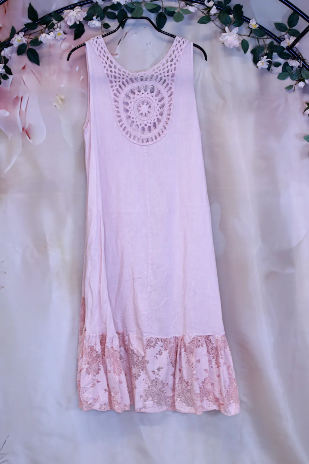 Hihaton mekko kerroshelmalla - Riitta