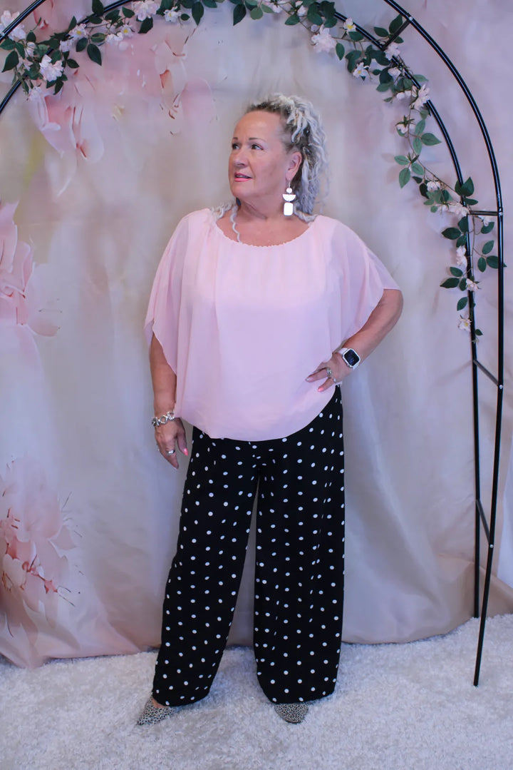 Leveälahkeiset housut Amalia
