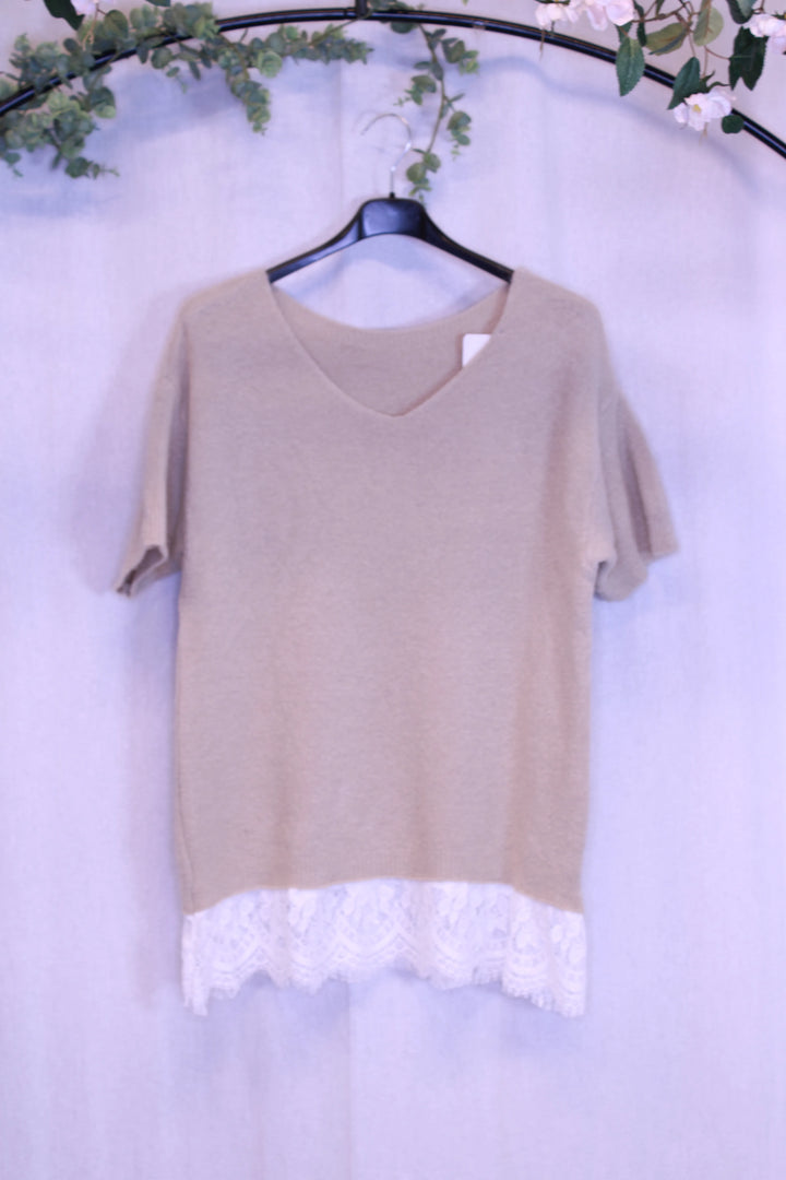 Lyhythihainen neule pitsihelmalla - Eira