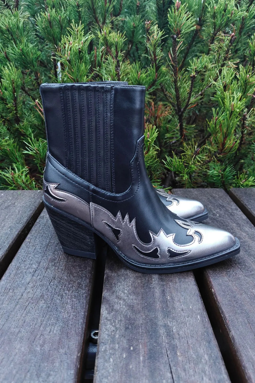 Bootsit Karita