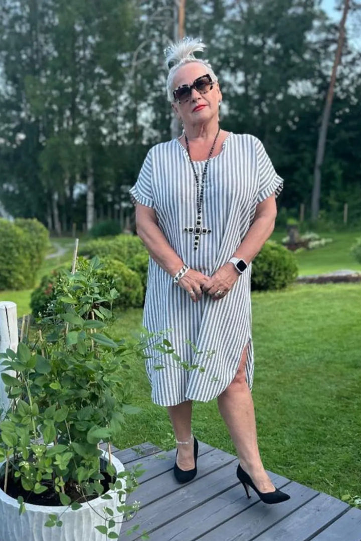 Raidallinen mekko Minna