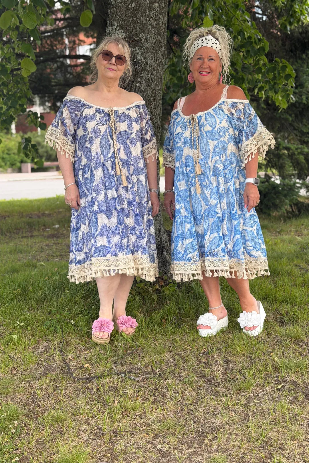 Sinivalkoinen mekko - Aira