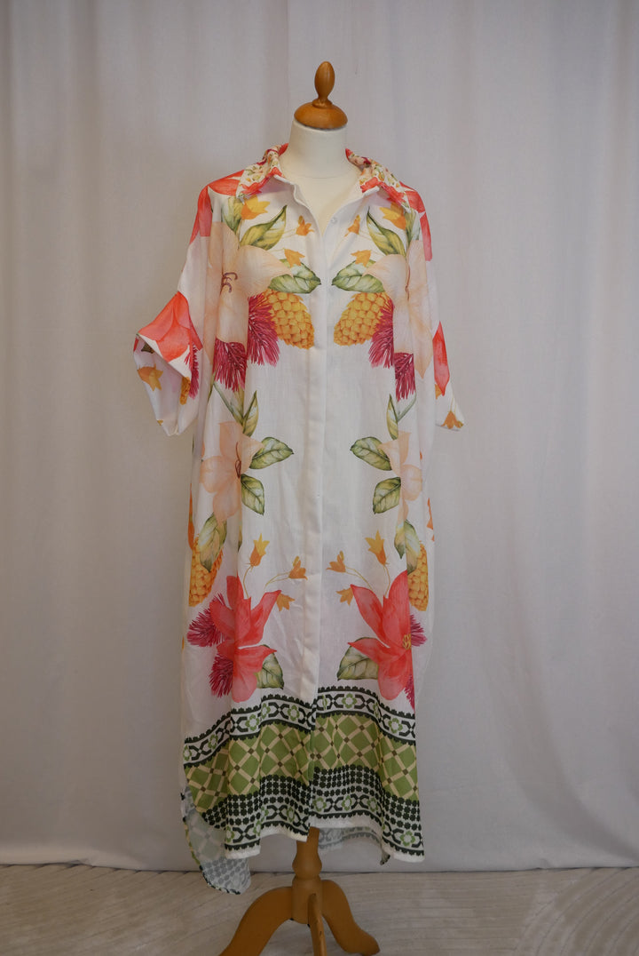 Kuvioitu mekko napeilla XXL/3XL
