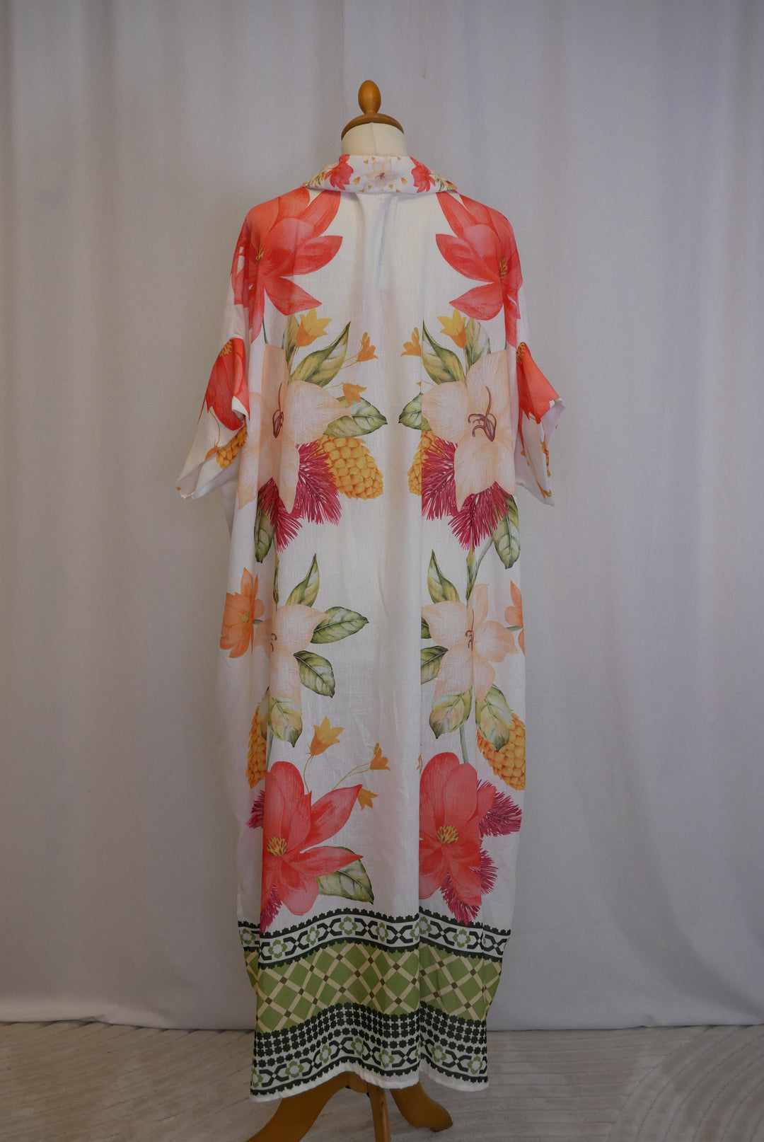 Kuvioitu mekko napeilla XXL/3XL
