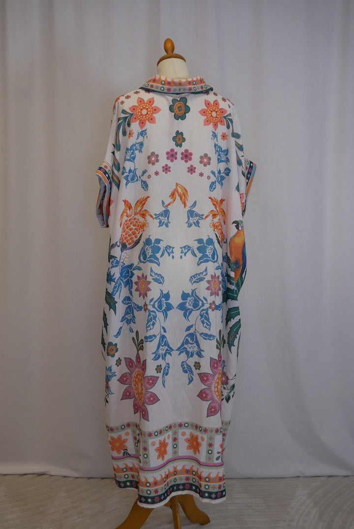 Kuvioitu mekko napeilla XXL/3XL