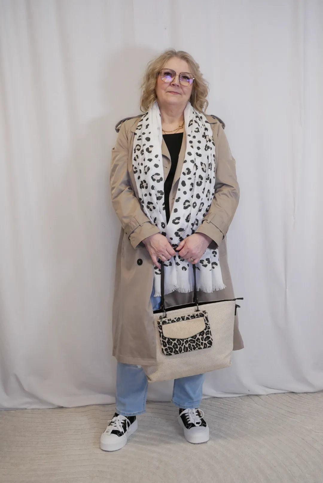 Laukku leoparditaskulla