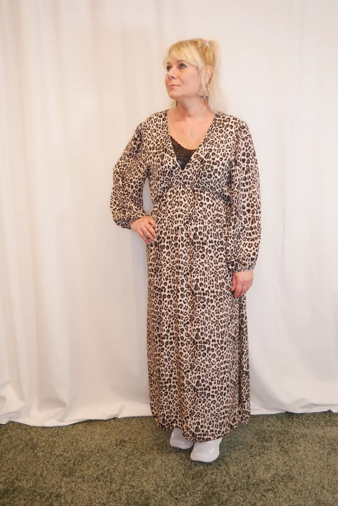 Pitkähihainen Leopardimekko